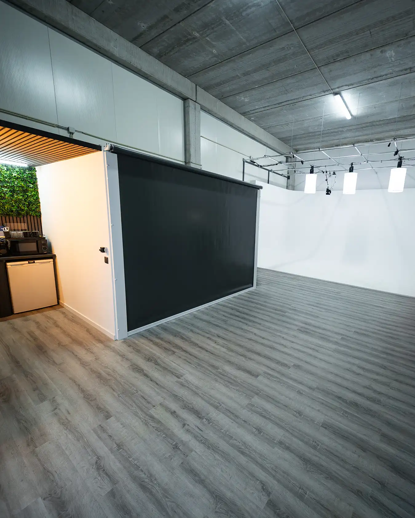 04_NXR-CreativeStudio